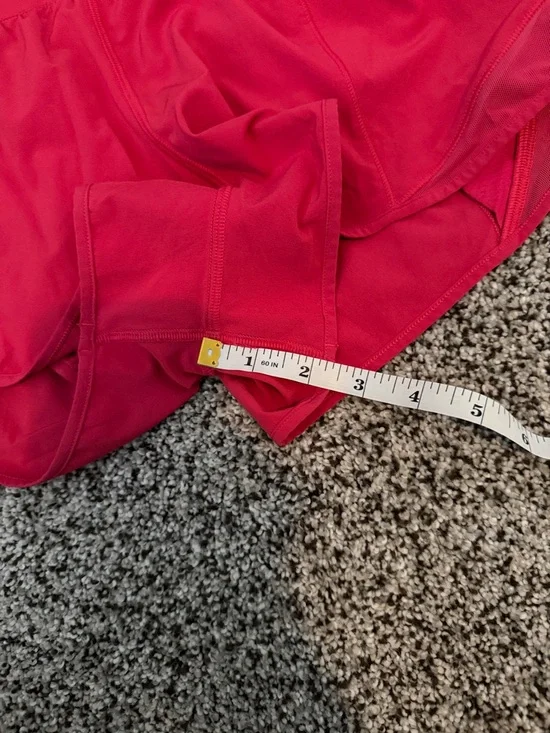 lululemon Hotty Hot HR 2.5” shorts - Picture 4 of 8